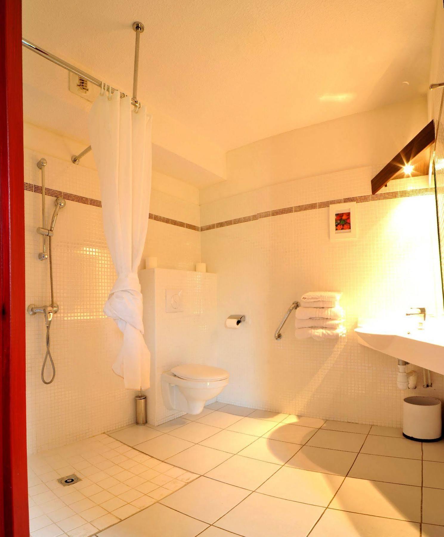 The Originals City, Hotel Novella Confort, Nantes Est Carquefou Exterior photo